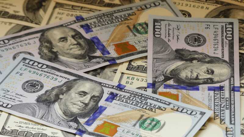США собрали 5 миллиардов долларов за один день, продав 1000 "золотых виз"