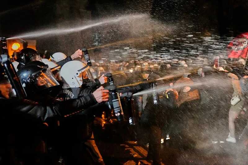 Туристам в Стамбуле объявили о закрытии метро и рекомендовали не покидать отели