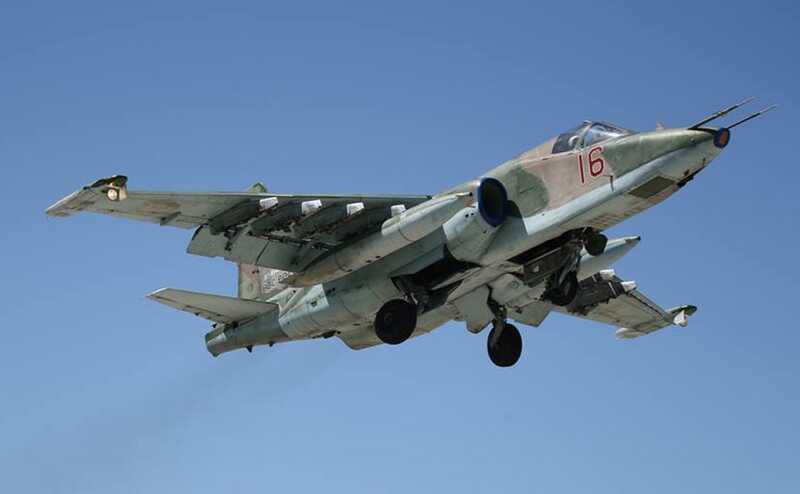 Самолет Су-25 рухнул на землю во время учебного полёта в Приморье