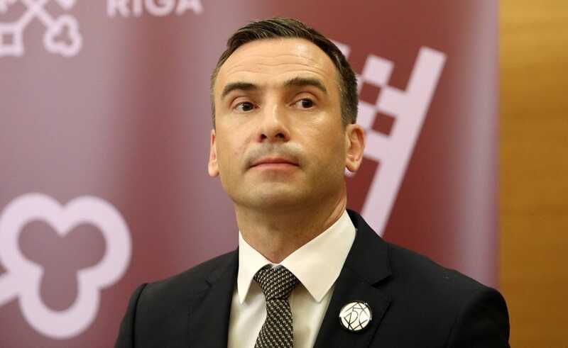 Политическая манипуляция Айнарса Шлесерса: «памятник Мартиньша Стакиса» в Риге построили до его прихода в мэрию