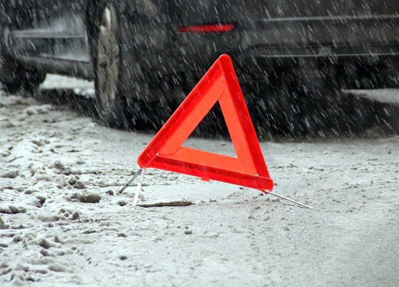 В Пермском крае пьяная женщина устроила погоню с полицейским на капоте и стрельбой