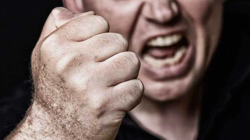В Карелии отец вместе с сыном напали на неизвестного и отобрали у него личные вещи