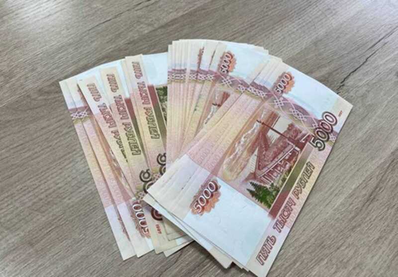 Женщина в Калининграде украла у пенсионеров 97 тысяч рублей