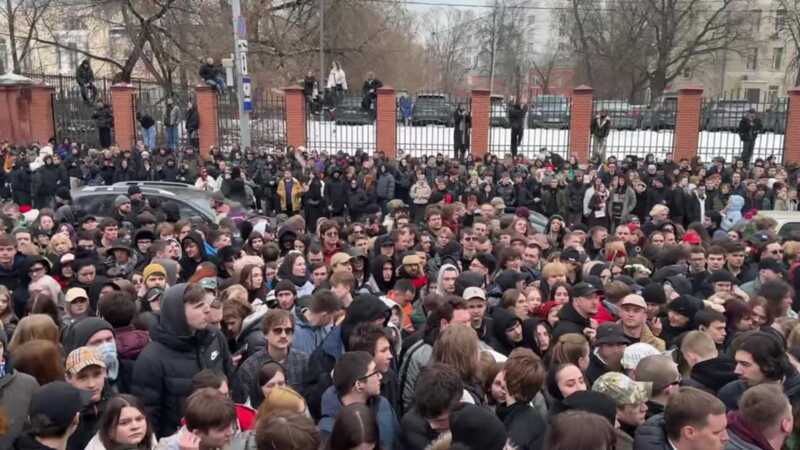 Фанатов Паши Техника в Лефортово начали прогонять с улиц и снимать с деревьев