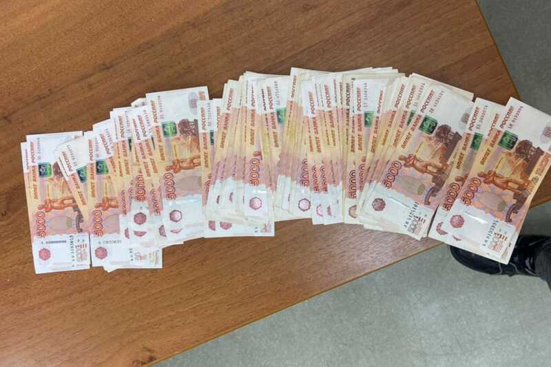 На Сахалине парень похитил 700 тысяч рублей у бывшего мужа своей девушки