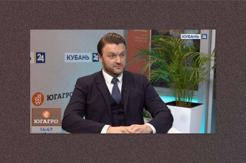 Муж племянницы бывшего краснодарского губернатора — Кирилл Краттли — косвенно зарабатывает на ворованном у Украины зерне. И имеет свободный доступ в Европу